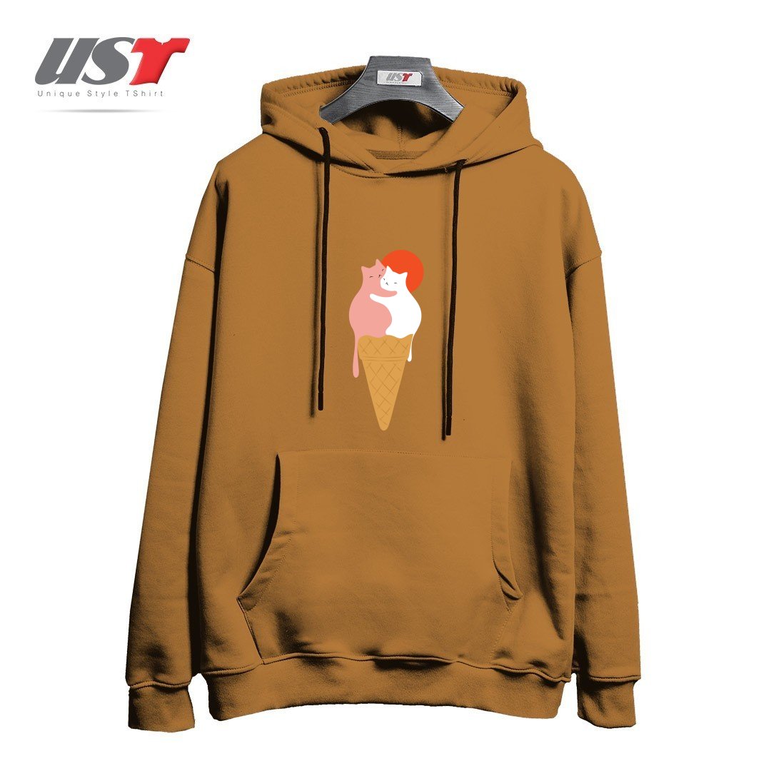 هودی اورسایز طرح STRAWBERRY HUG VANILLA