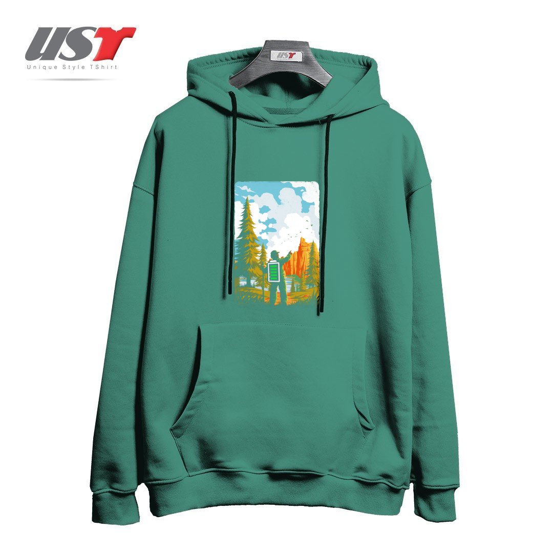 طرح HIKING RECHARGING IN NATURE OUTDOOR BATTERY2121 هودی اورسایزرنگ سبز سدری