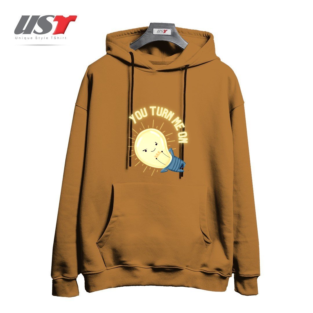 طرح YOU TURN ME ON LIGHT BULB هودی اورسایزرنگ نسکافه ای