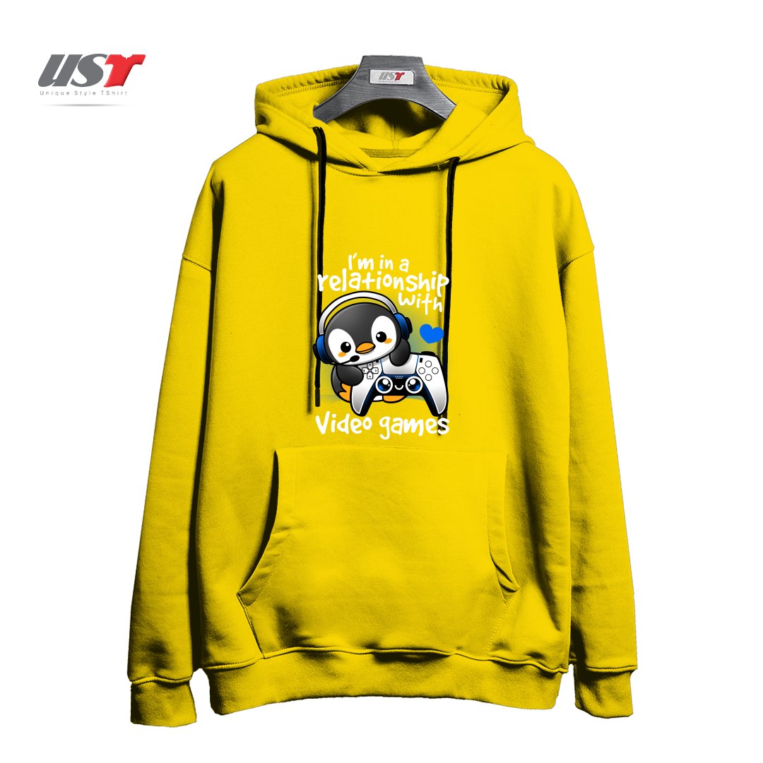طرح PENGUIN RELATIONSHIP WITH VIDEO GAMES هودی اورسایزرنگ زرد