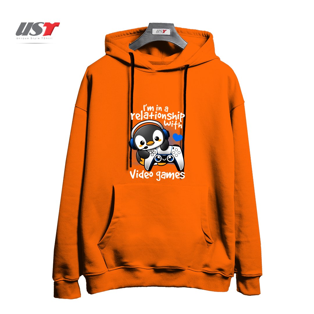 طرح PENGUIN RELATIONSHIP WITH VIDEO GAMES هودی اورسایزرنگ نارنجی