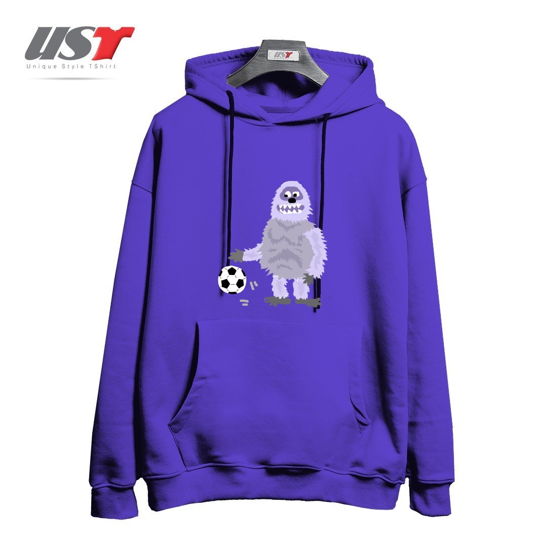 طرح FUNNY ABOMINABLE SNOWMAN PLAYING SOCCER هودی اورسایزرنگ بنفش