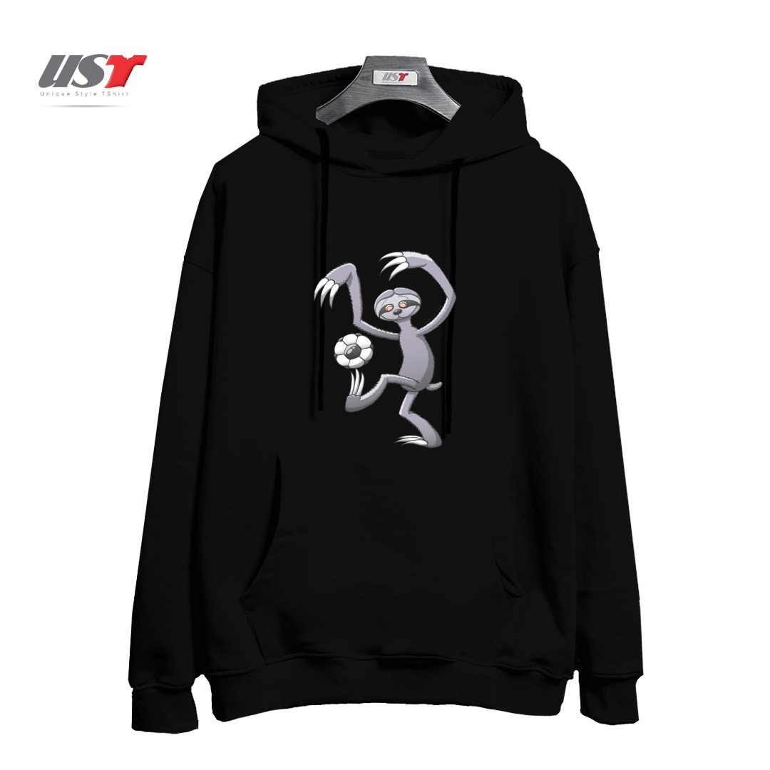 طرح COOL SLOTH MAKING A BIG EFFORT TO WAKE UP AND PLAY SOCCER هودی اورسایزرنگ مشکی