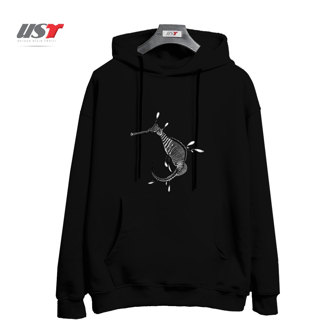 طرح WEEDY SEADRAGON SEAHORSE FISH INK ILLUSTRATION هودی اورسایزرنگ مشکی