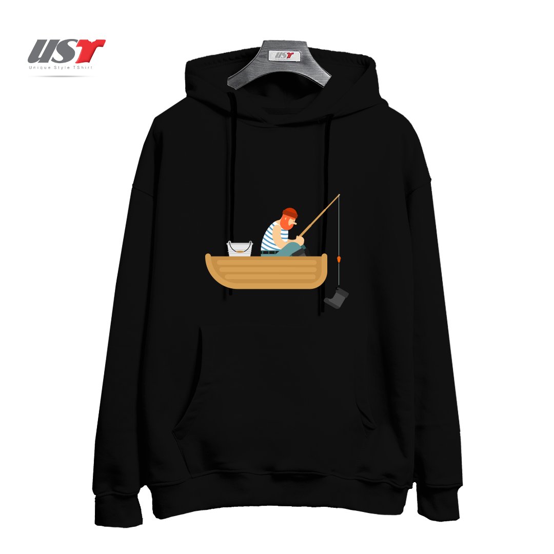 طرح FISHERMAN ON BOAT FISHING BOOT. FISHING ROD AND SHOE هودی اورسایزرنگ مشکی