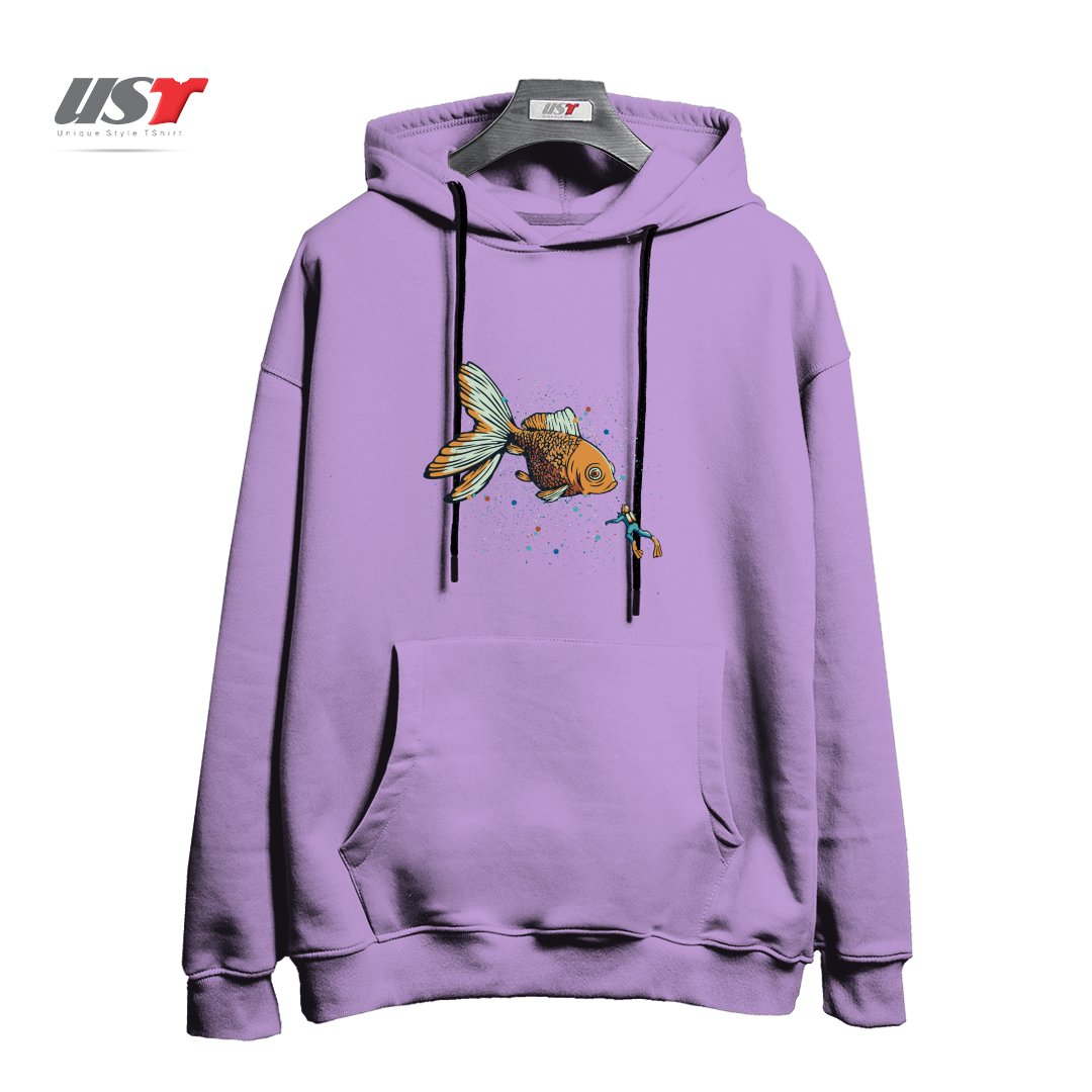 طرح GOLDEN FISH SCUBA DIVER BY TOBE FONSECA هودی اورسایزرنگ یاسی