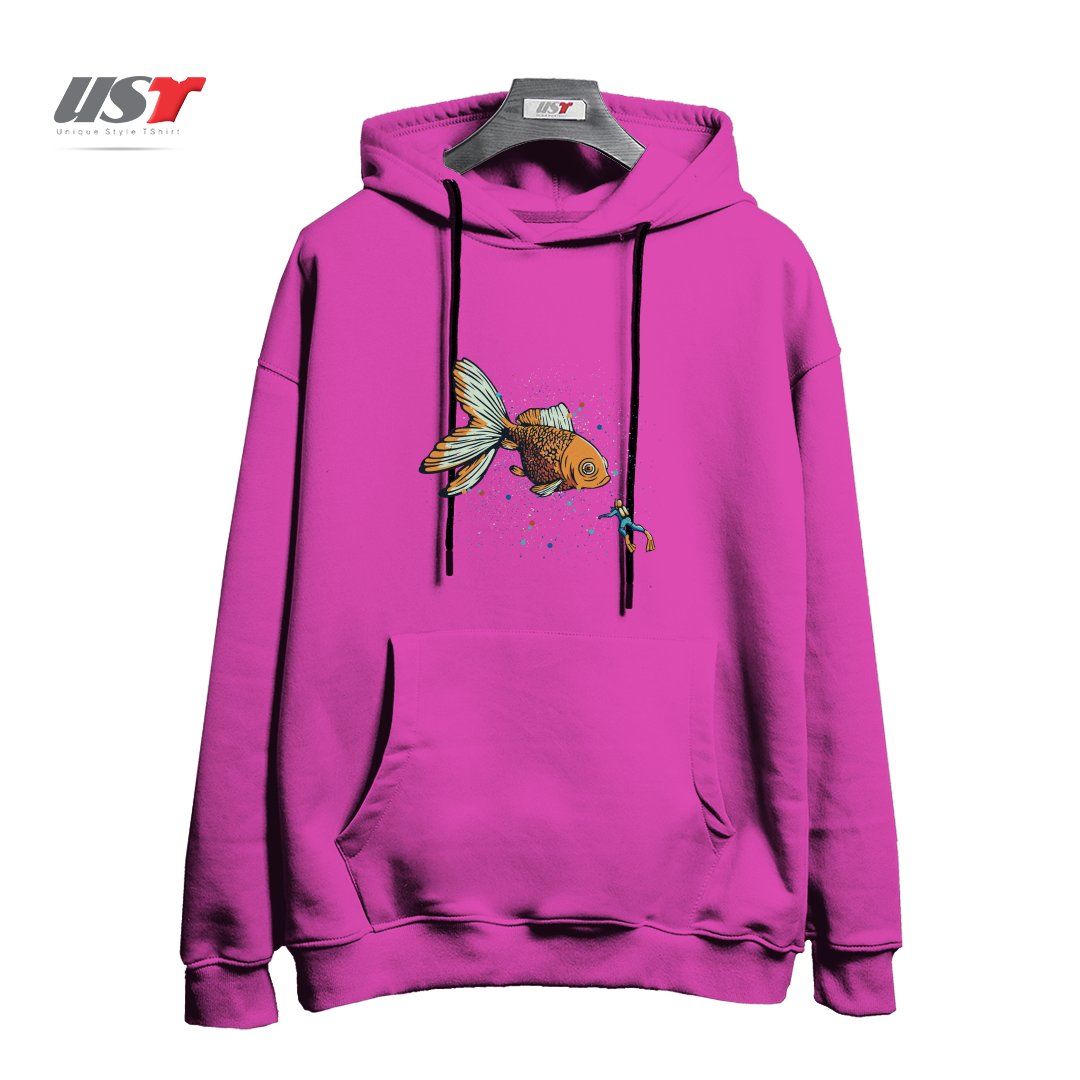 هودی اورسایز طرح GOLDEN FISH SCUBA DIVER BY TOBE FONSECA