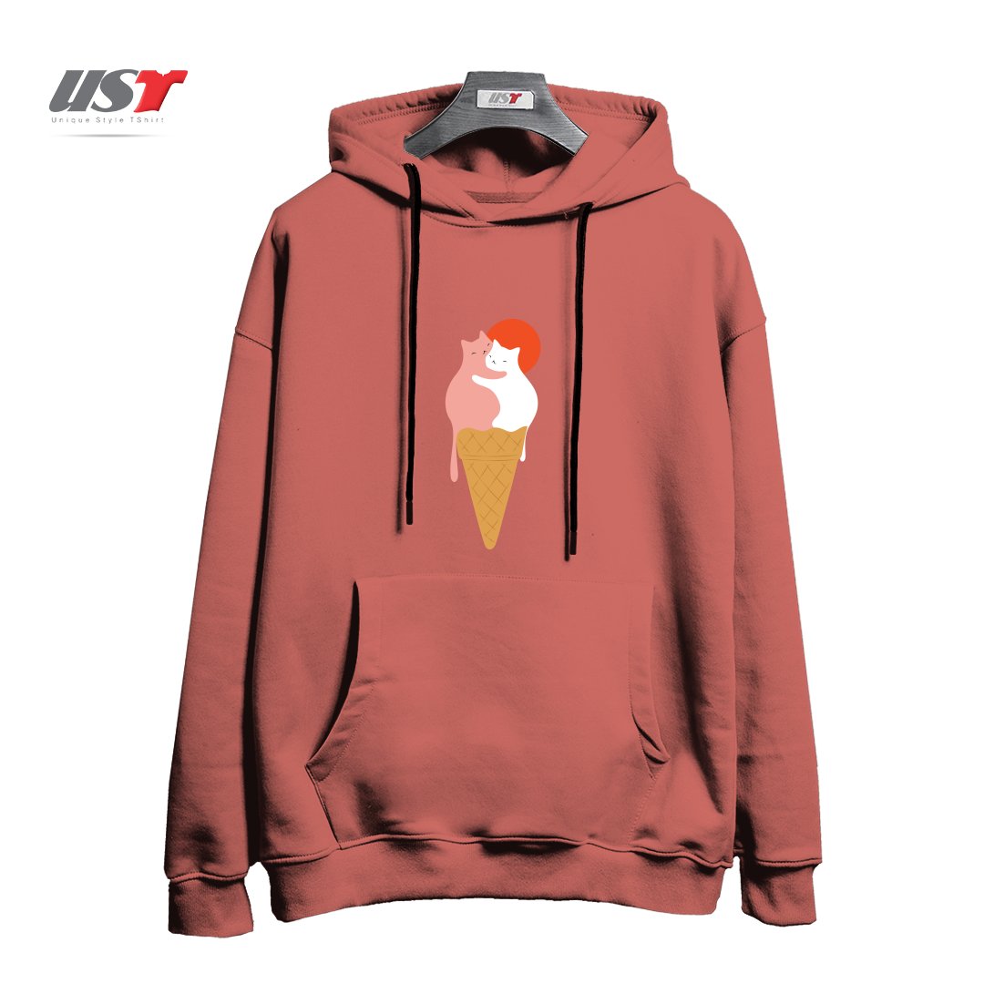 طرح STRAWBERRY HUG VANILLA هودی اورسایزرنگ آجری