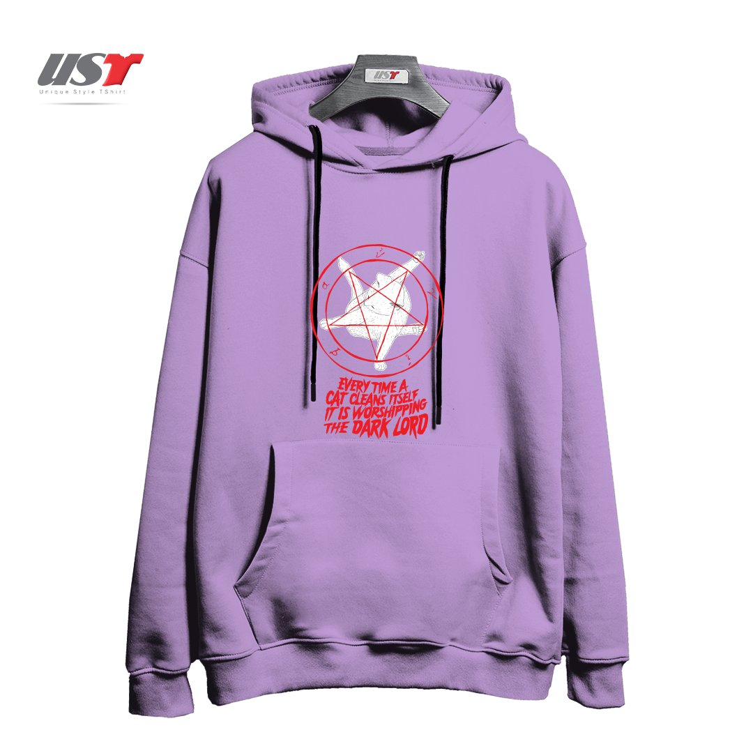 طرح EVERY TIME A CAT CLEANS ITSELF IT IS WORSHIPPING THE DARK LORD هودی اورسایزرنگ یاسی