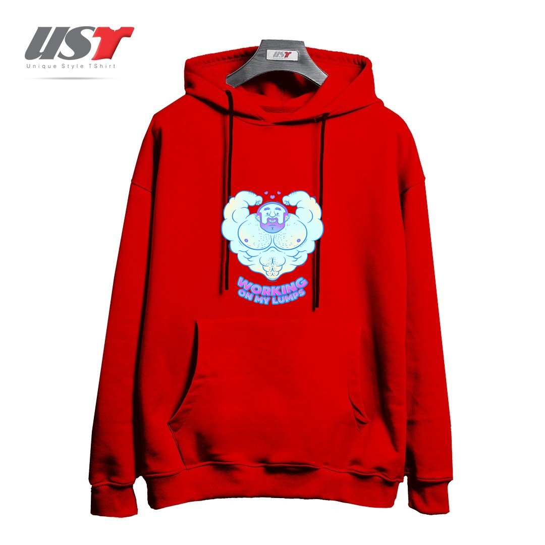 طرح WORKING ON MY LUMPS هودی اورسایزرنگ قرمز