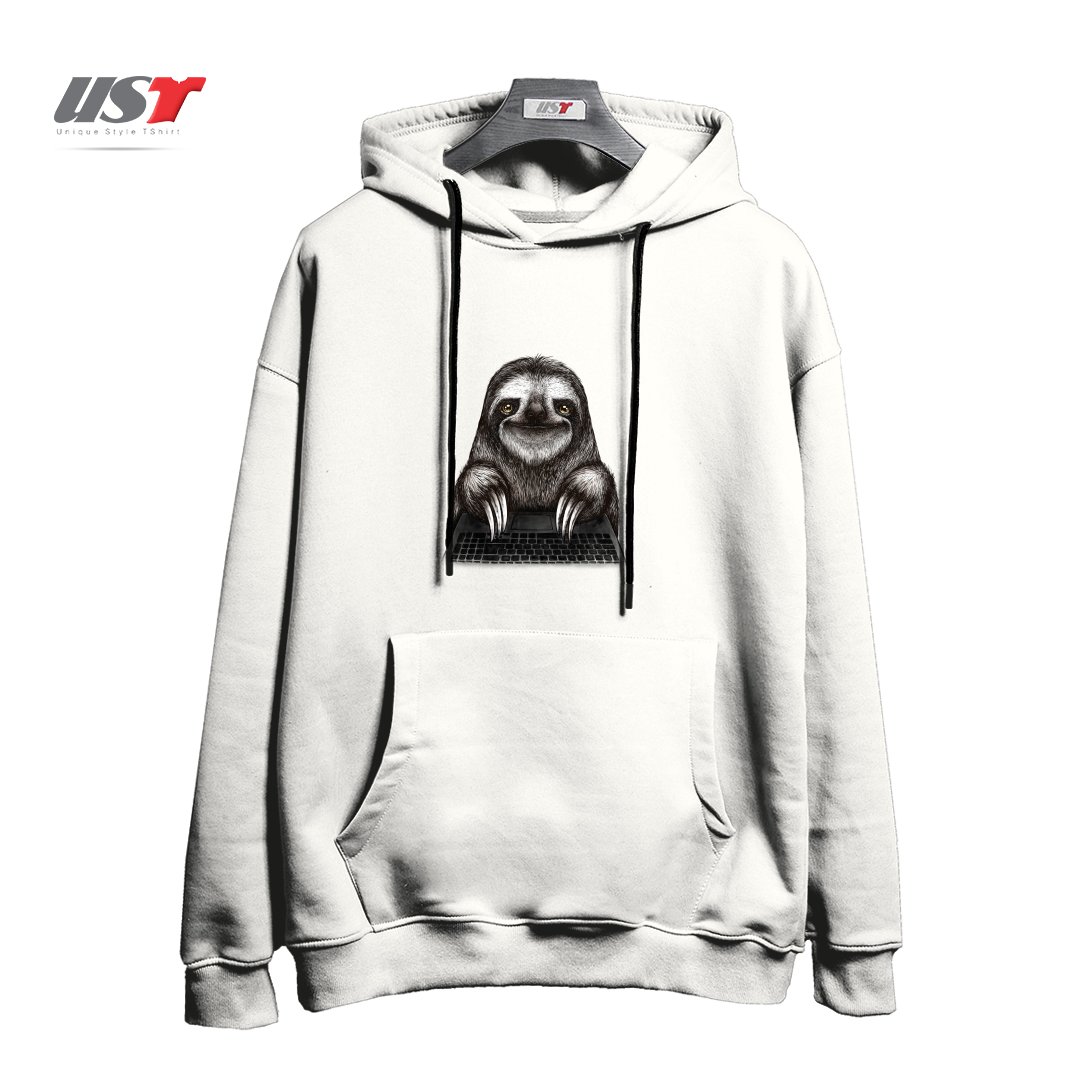 طرح SMILING SLOTH WITH LAPTOP هودی اورسایزرنگ سفید