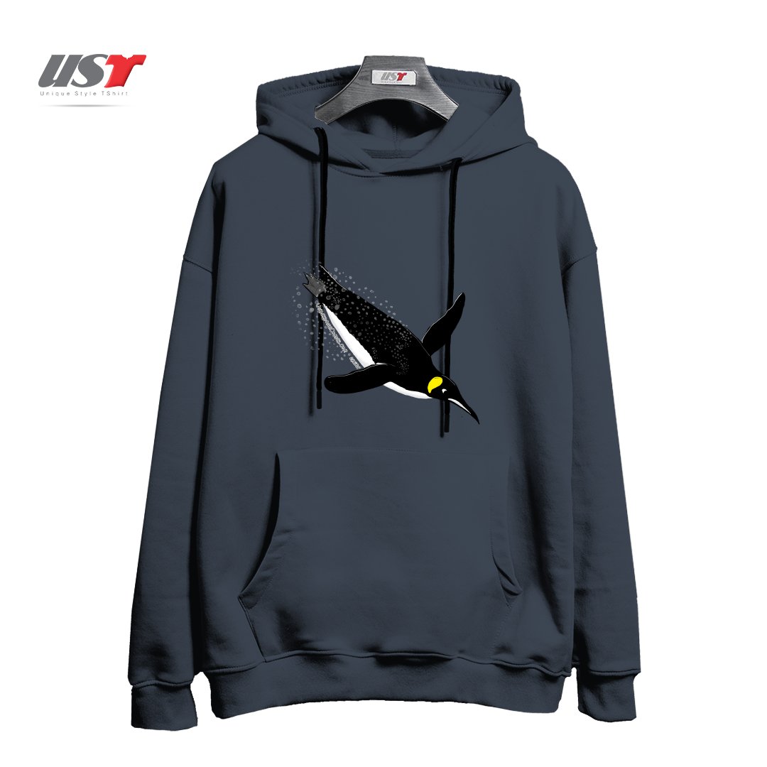 طرح FLY WITH THE KING PENGUIN هودی اورسایزرنگ دودی