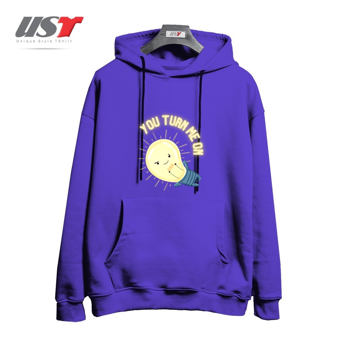 طرح YOU TURN ME ON LIGHT BULB هودی اورسایزرنگ بنفش